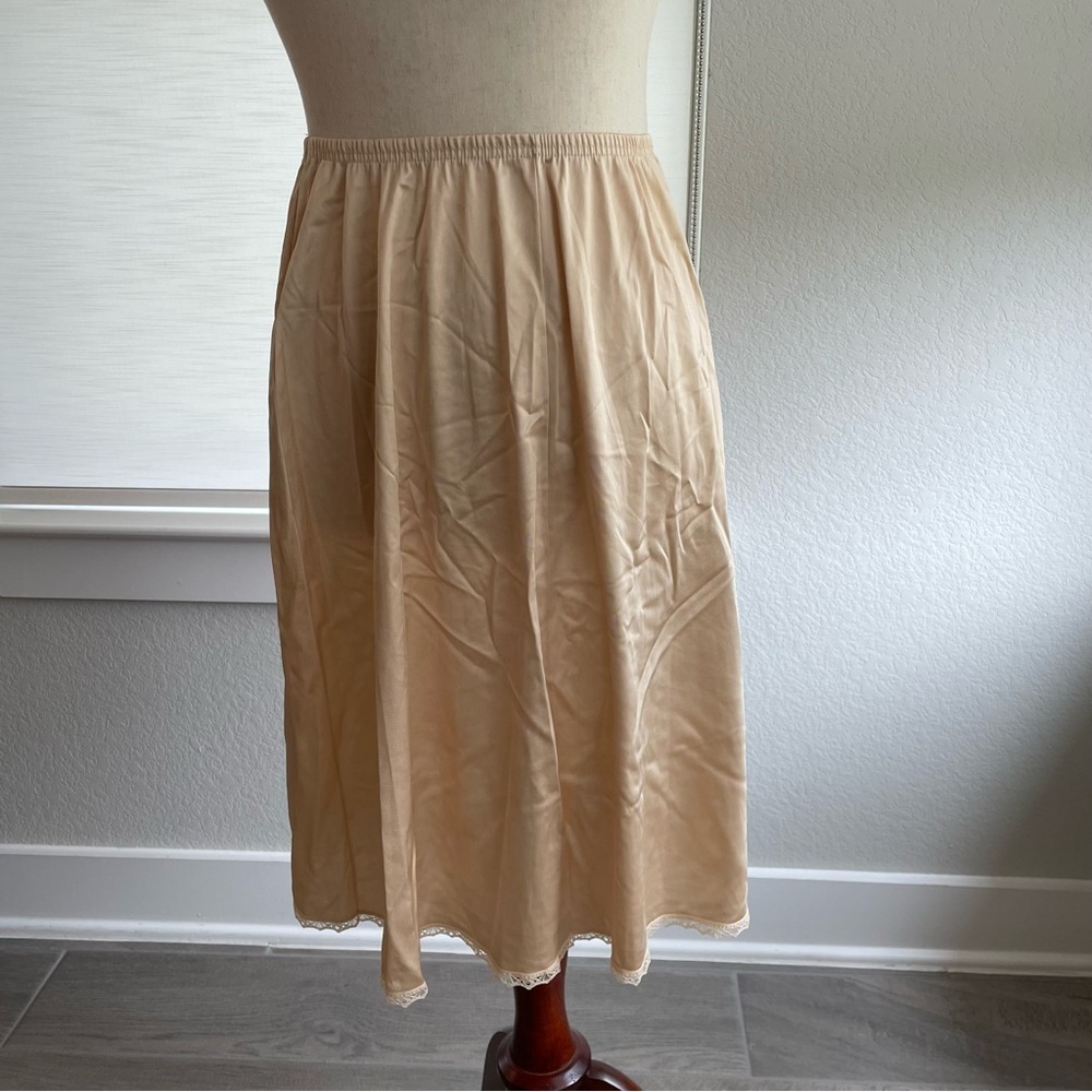Vintage Vanity Fair Half Slip Made in the USA Nude Size Medium Lace Trim